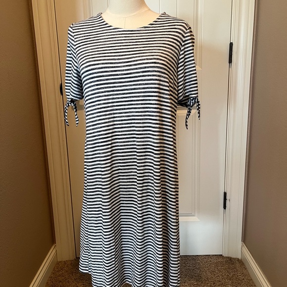 GAP Dresses & Skirts - GAP Black and White Striped Mini Dress